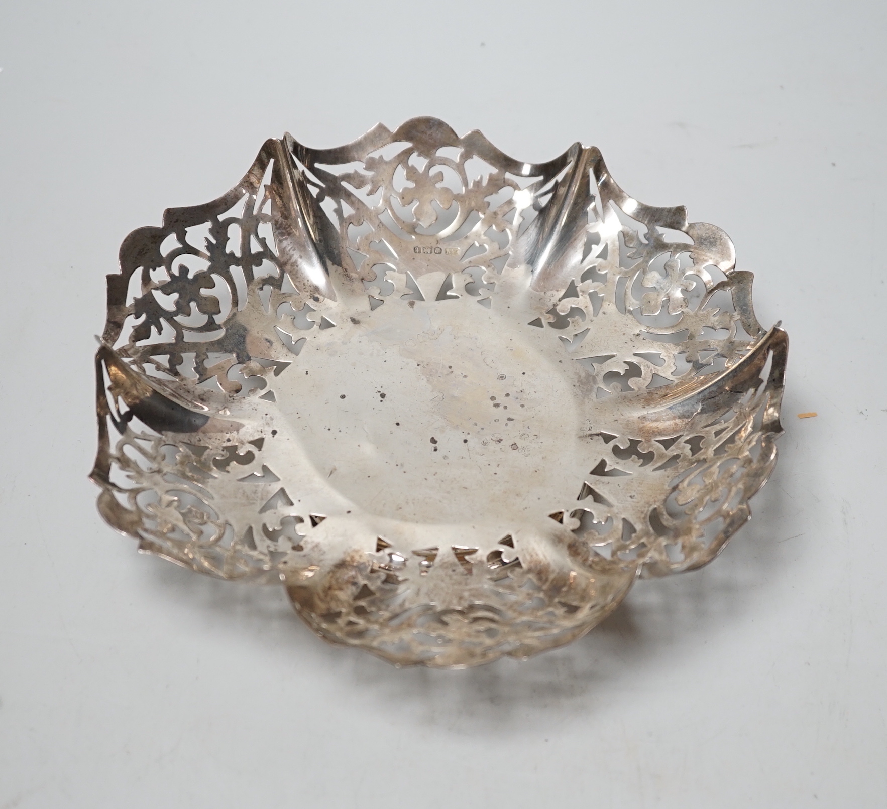 A George VI pierced silver shallow dish, Viners Ltd, Sheffield, 1936, diameter 18.1cm, 6.4oz.